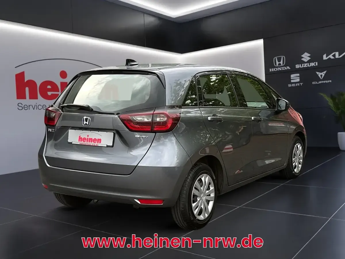 Gebraucht Honda Jazz Comfort 109 PS (80 kW) 2021 Shining gray metallic Kleinwagen