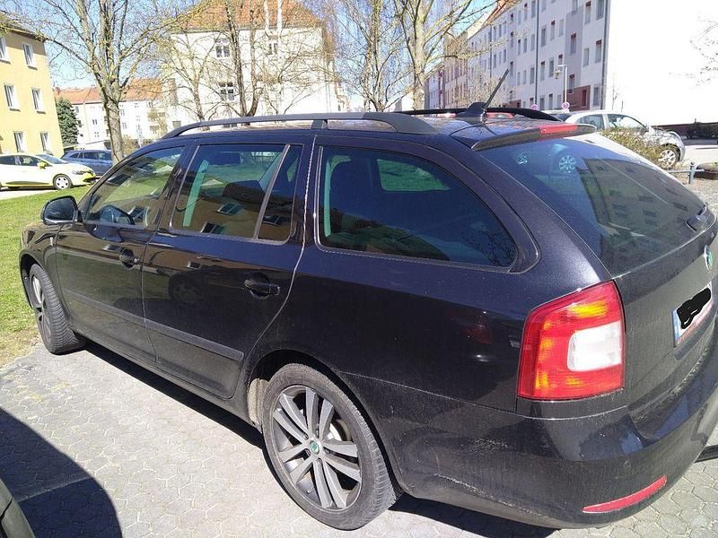 Usado Skoda Octavia Style 152 HP (111 kW) 2012 Preto Carrinha