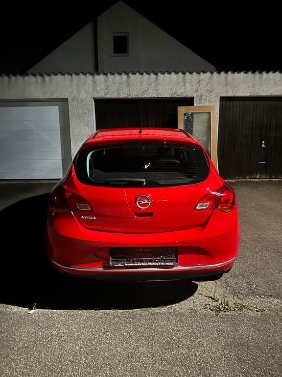 Gebraucht Opel Astra Selection 140 PS (102 kW) 2015 Rot Kombi