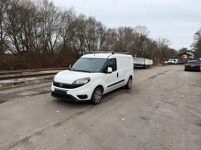 Gebraucht Fiat Doblò 95 PS (69 kW) 2018 Weiß Van / Kleinbus
