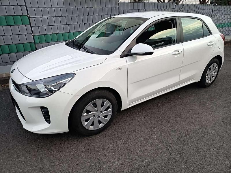 Gebraucht Kia Rio Attract 84 PS (61 kW) 2020 Weiß Limousine