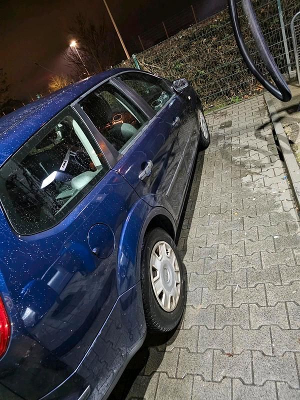 Gebraucht Ford Focus 101 PS (74 kW) 2006 Blau Kombi
