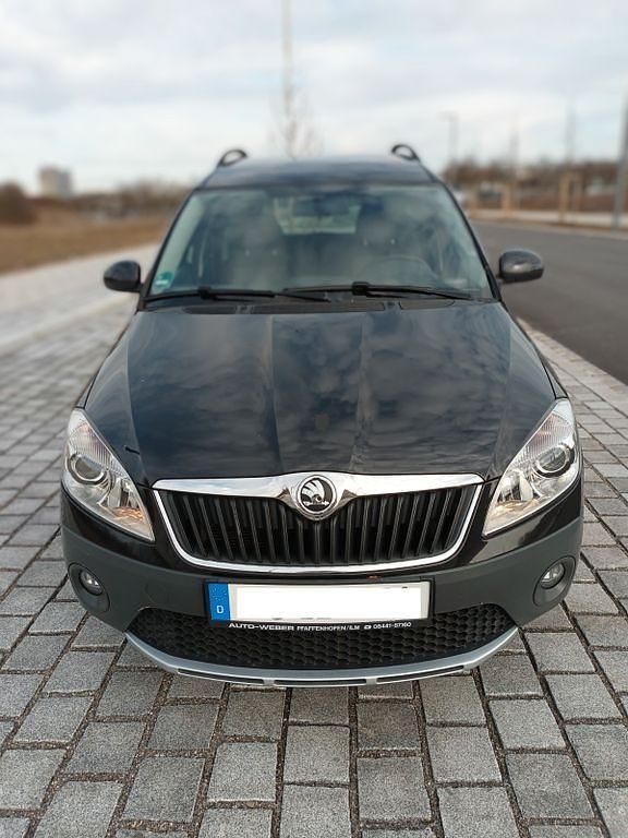 Schwarz Gebraucht 2013 Skoda Roomster Plus Edition Kombi | 4.700 € (Fairer Preis) - Bild 1/4