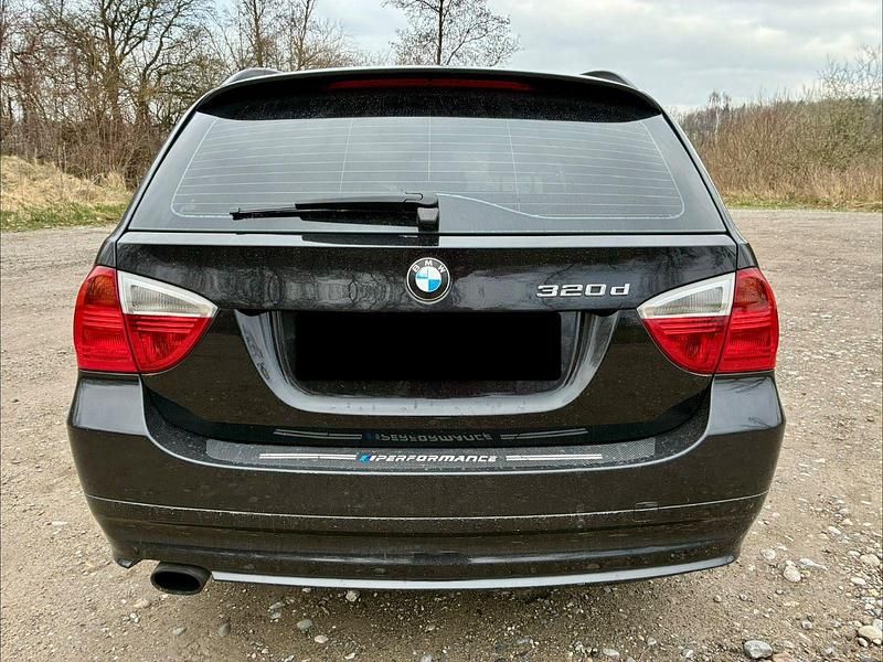 Gebraucht BMW 320 177 PS (130 kW) 2007 Schwarz Kombi