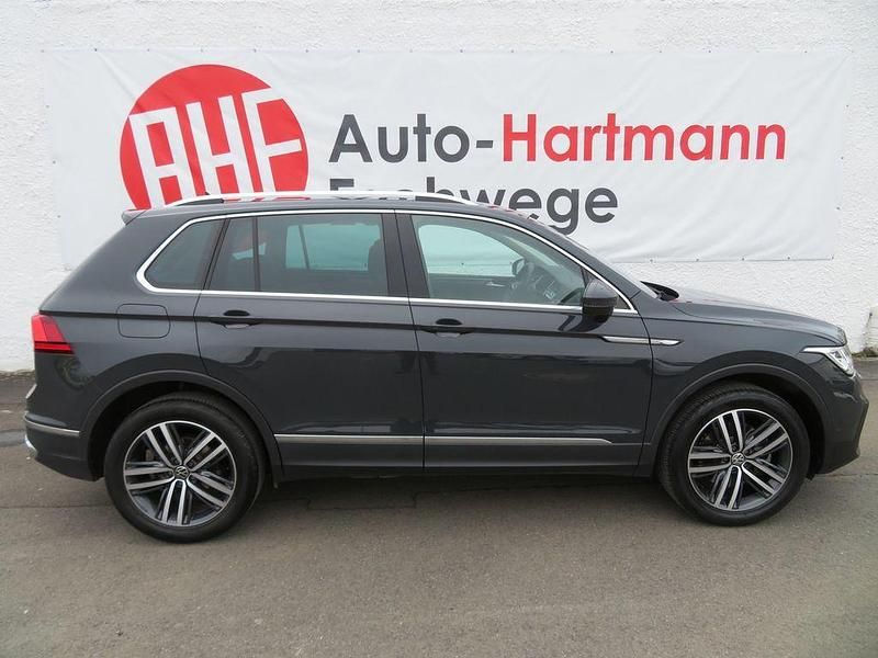 Gebraucht VW Tiguan Elegance 200 PS (147 kW) 2023 Uranograu SUV