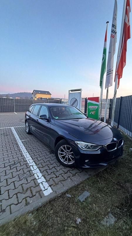 Blau Gebraucht 2012 BMW 320 Kombi | 6.150 € (Guter Preis) - Bild 1/4