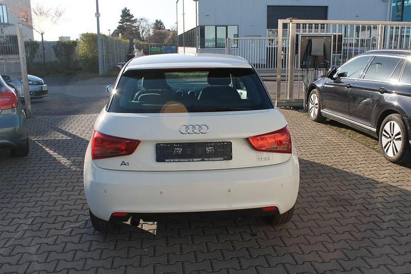 Gebraucht Audi A1 Attraction 86 PS (63 kW) 2014 Weiß Kleinwagen