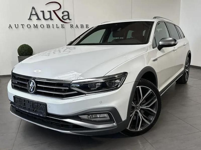 Weiß Gebraucht 2021 VW Passat Alltrack Kombi | 30.989 € (Etwas zu teuer) - Bild 1/4
