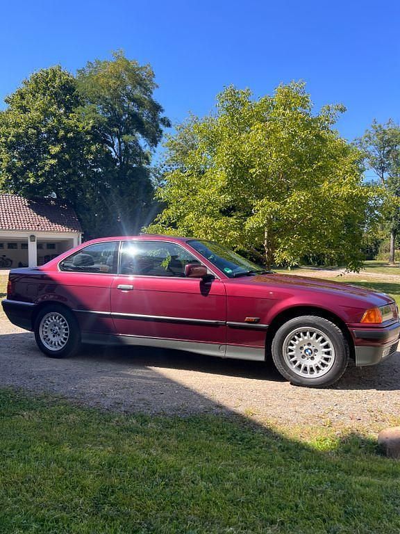 Gebraucht BMW 316 102 PS (75 kW) 1994 Rot Coupé
