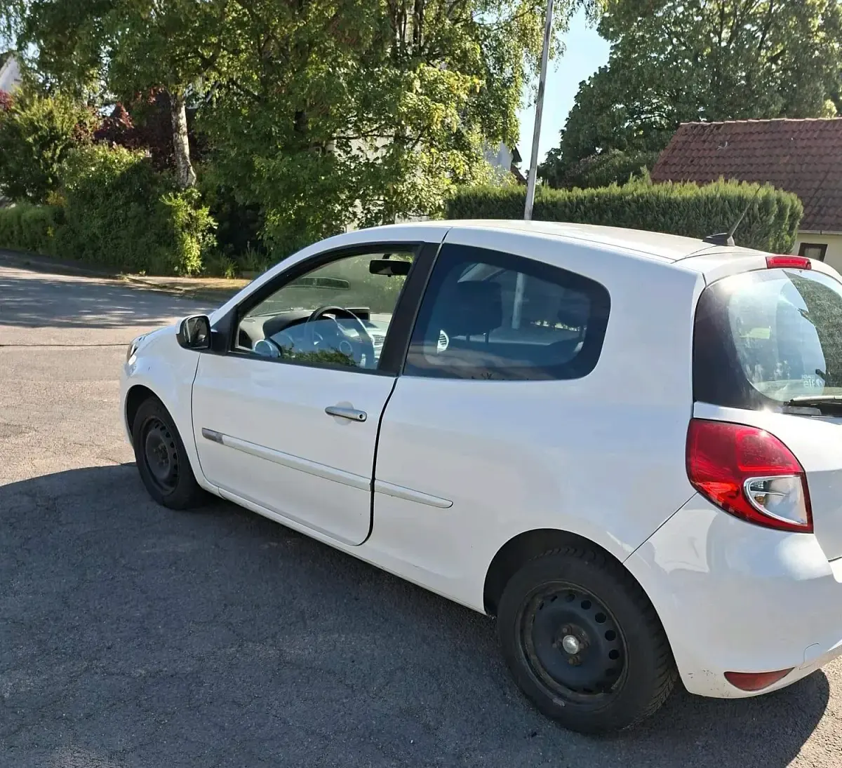 Gebraucht Renault Clio 75 PS (55 kW) 2009 Weiß Kleinwagen