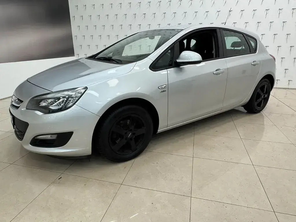 Gebraucht Opel Astra Active 140 PS (102 kW) 2013 Silber Limousine