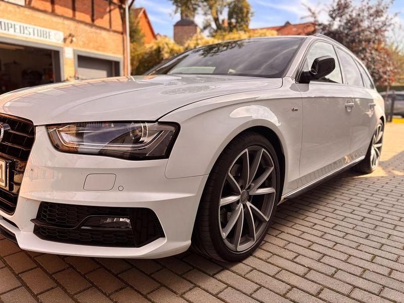 Weiß Gebraucht 2015 Audi A4 S-Line Kombi | 16.199 € (Fairer Preis) - Bild 1/4