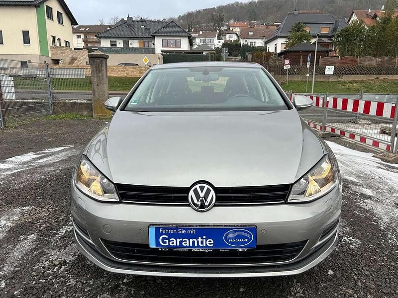 Gebraucht VW Golf VII Trendline 110 PS (80 kW) 2015 Tungsten silver metallic Kleinwagen