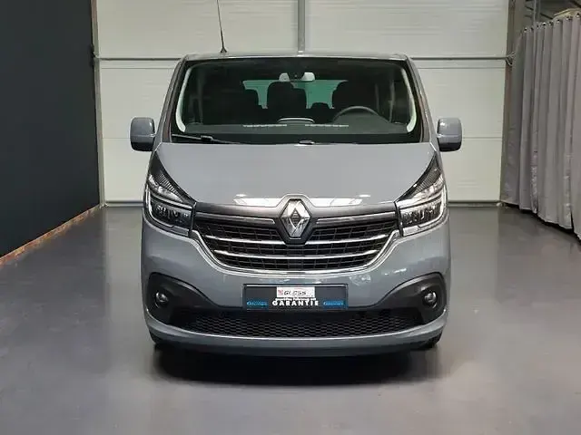Gebraucht Renault Trafic Life 146 PS (107 kW) 2019 Grau Van / Kleinbus