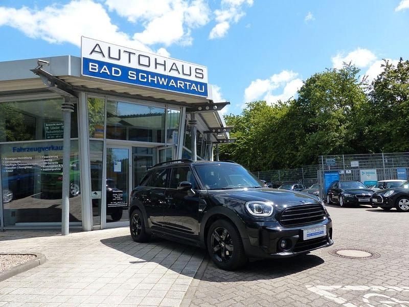 Schwarz Gebraucht 2022 Mini One Countryman SUV | 26.950 € (Teuer) - Bild 1/4