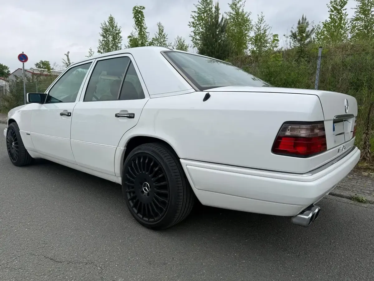 Gebraucht Mercedes E320 Sportline 220 PS (161 kW) 1995 Weiß Limousine
