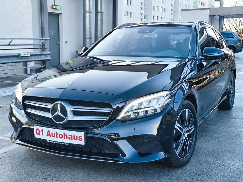 Schwarz Gebraucht 2021 Mercedes C200 Limousine | 24.850 € (Superpreis) - Bild 1/4