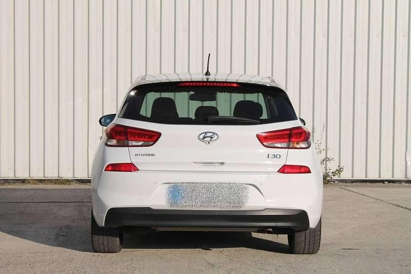 Gebraucht Hyundai i30 Trend 136 PS (100 kW) 2018 Weiß Limousine