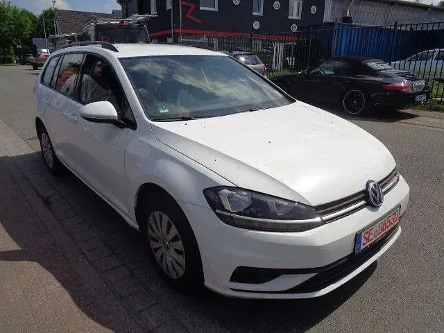 Gebraucht VW Golf VII Trendline 116 PS (85 kW) 2019 Weiß Kombi