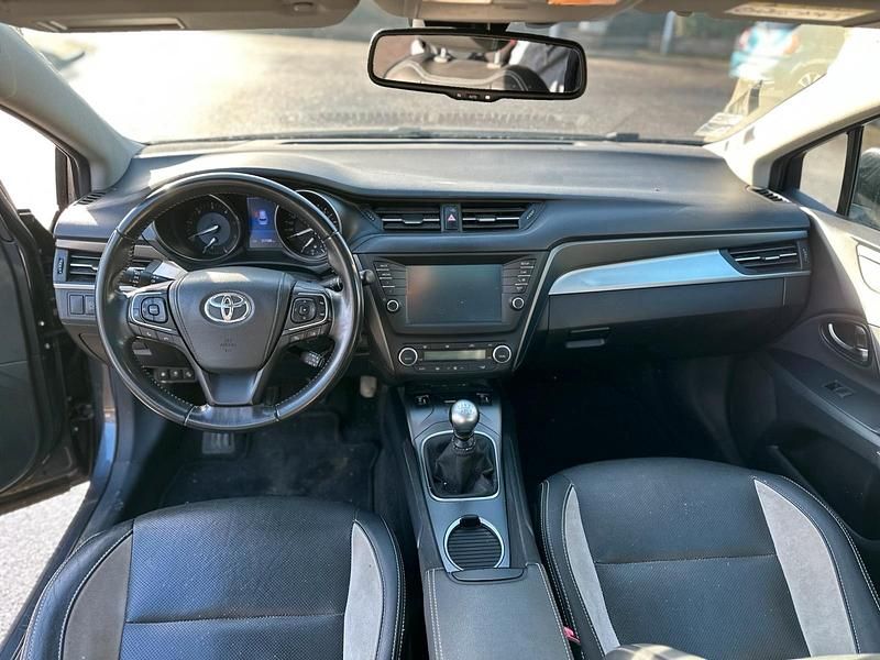 Gebraucht Toyota Avensis Sport 143 PS (105 kW) 2017 Grau Kombi