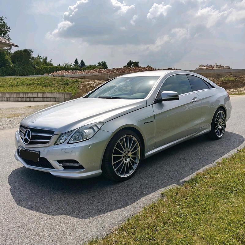 Silber Gebraucht 2012 Mercedes E500 AMG Coupé | 24.500 € (Guter Preis) - Bild 1/4