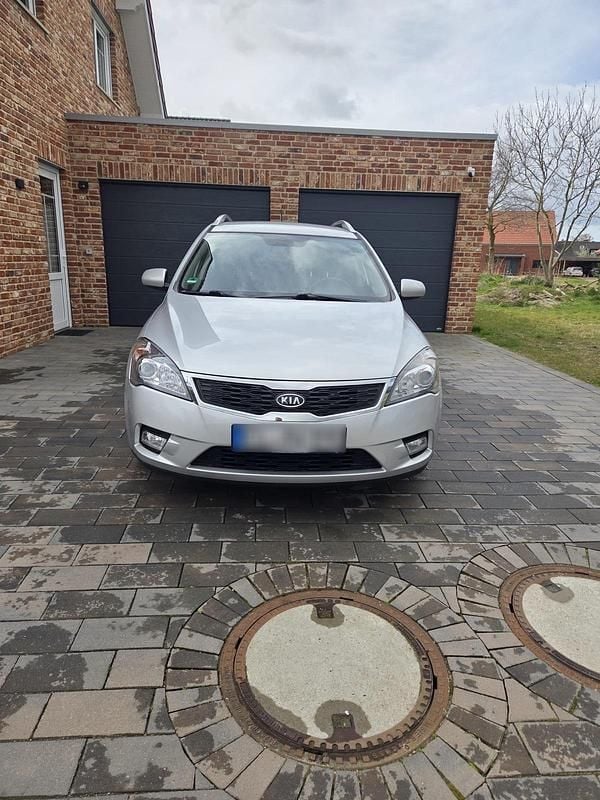 Gebraucht Kia Ceed 90 PS (66 kW) 2011 Silber Kleinwagen