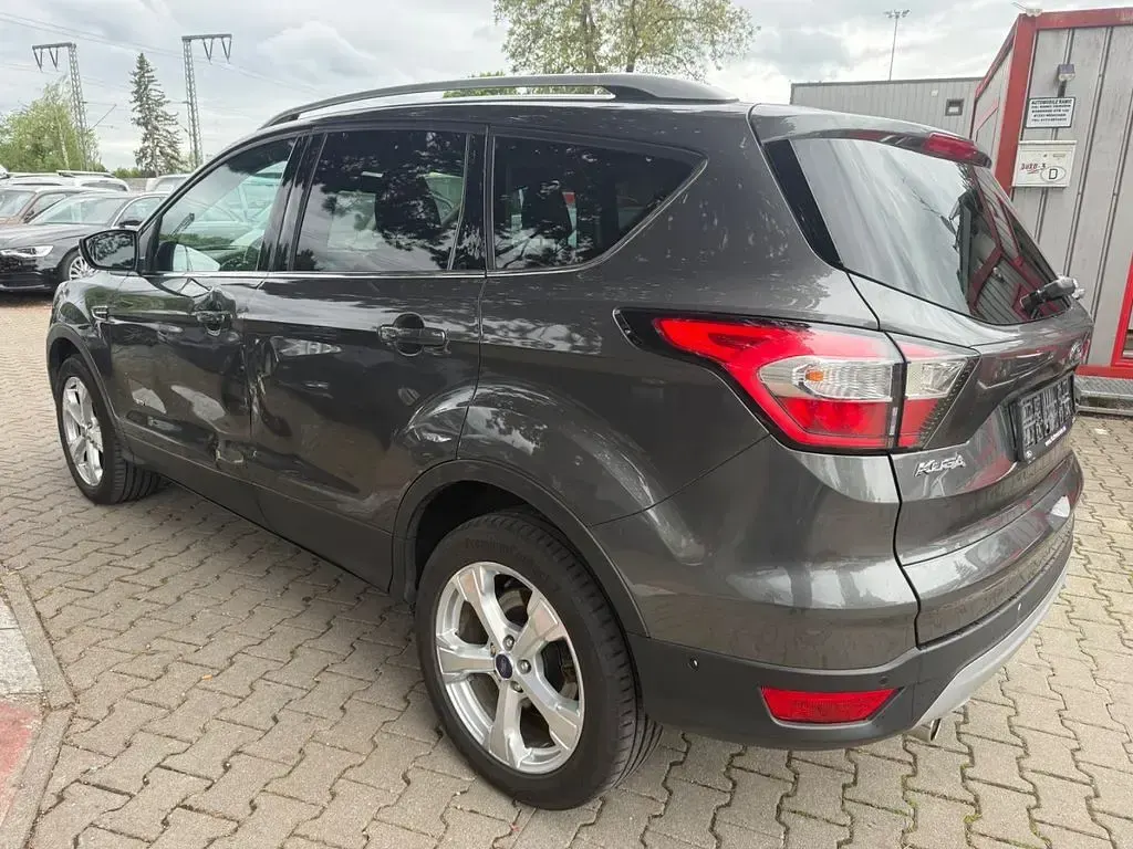 Używany Ford Kuga Titanium 179 KM (131 kW) 2017 Szary SUV