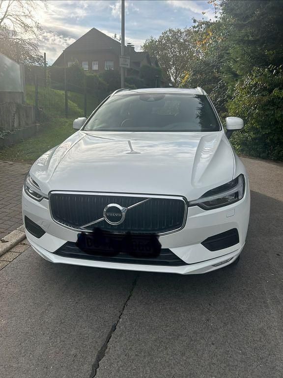 Schwarz Gebraucht 2018 Volvo XC60 Momentum SUV | 25.500 € (Superpreis) - Bild 1/4