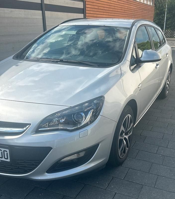 Silber Gebraucht 2014 Opel Astra Kombi | 4.000 € (Guter Preis) - Bild 1/4