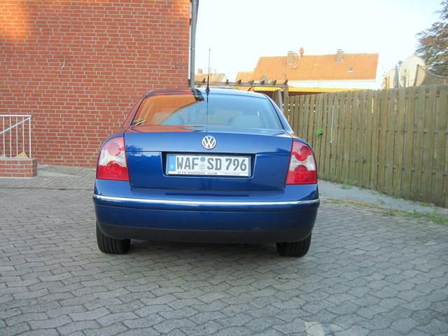 Gebraucht VW Passat 204 PS (150 kW) 2001 Blau metallic Limousine