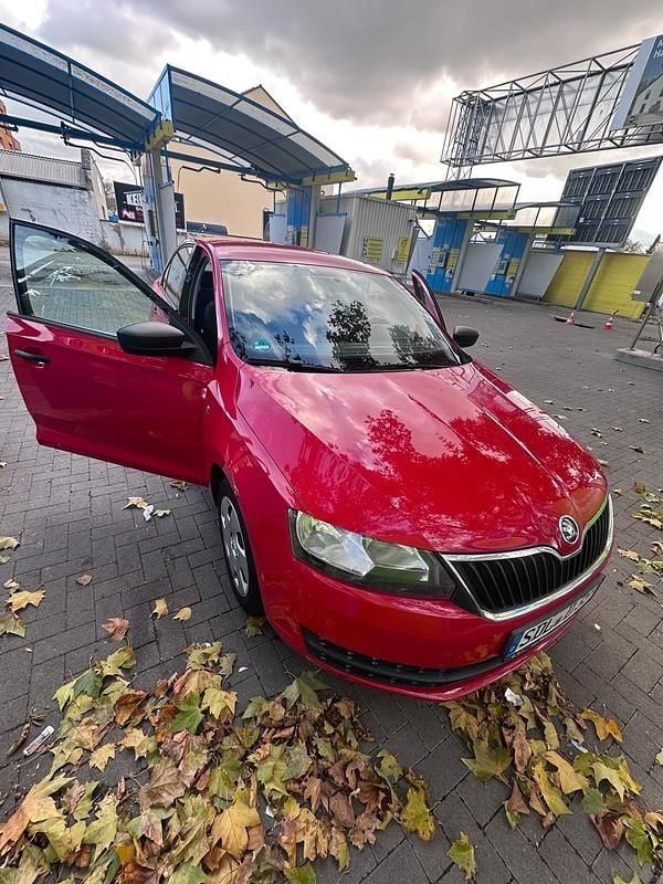 Rot Gebraucht 2013 Skoda Rapid Limousine | 6.999 € (Guter Preis) - Bild 1/4