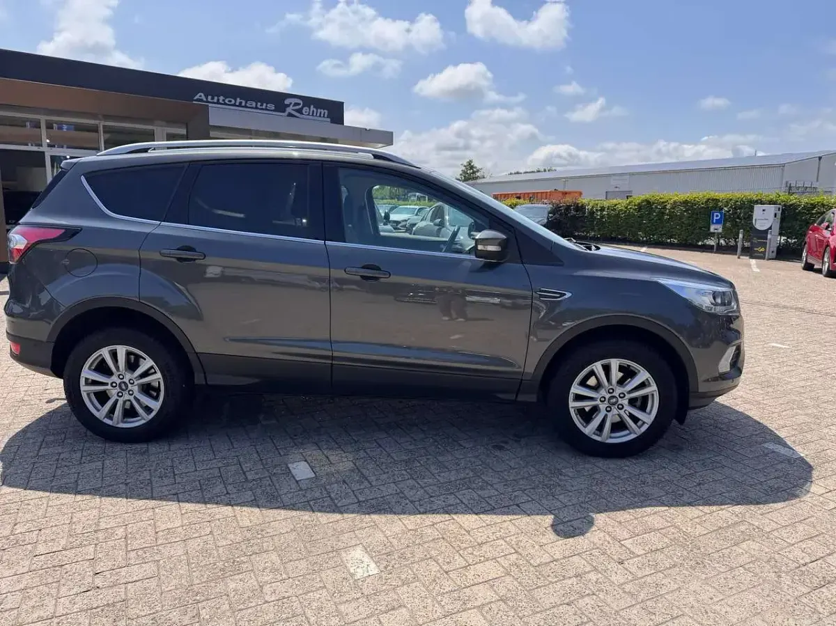 Gebraucht Ford Kuga 150 PS (110 kW) 2018 Magneticgrau (metallic) SUV