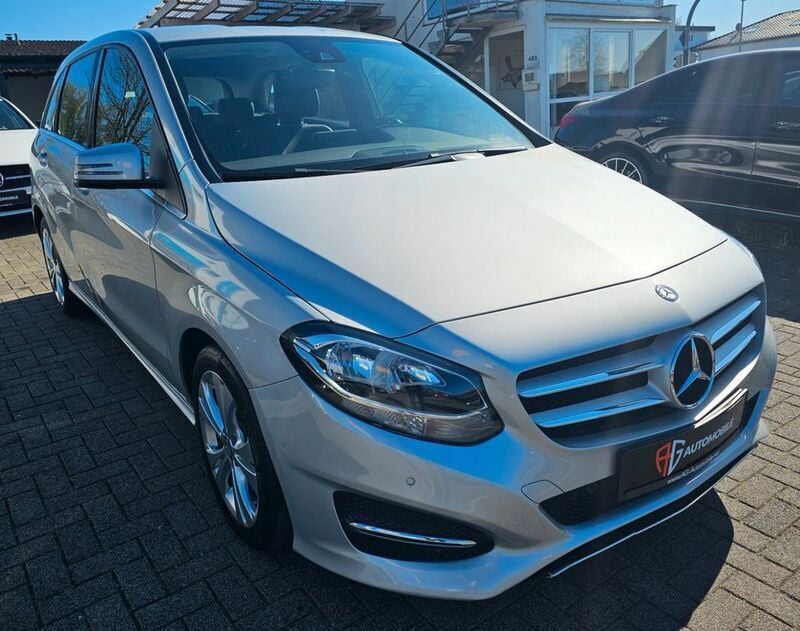Polarsilber metalliclack Gebraucht 2016 Mercedes B180 Van / Kleinbus | 17.999 € (Etwas zu teuer) - Bild 1/4