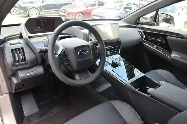 Gebraucht Subaru Solterra Platinum 160 kW (218 PS) 2025 Harbor mist grey pearl/black m SUV