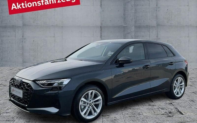Grau Neu 2025 Audi A3 Sportback Advanced Limousine | 34.990 € (Superpreis) - Bild 1/4