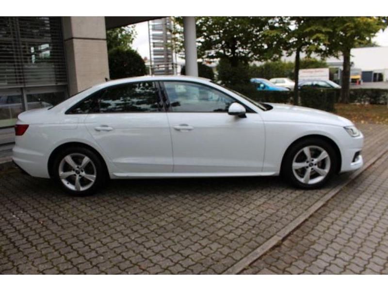 Gebraucht Audi A4 163 PS (119 kW) 2022 Weiss Limousine