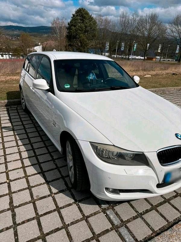 Gebraucht BMW 320 184 PS (135 kW) 2010 Weiß Kombi