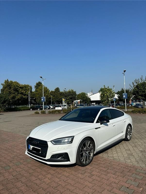 Weiß Gebraucht 2019 Audi A5 S-Line Coupé | 32.999 € - Bild 1/4