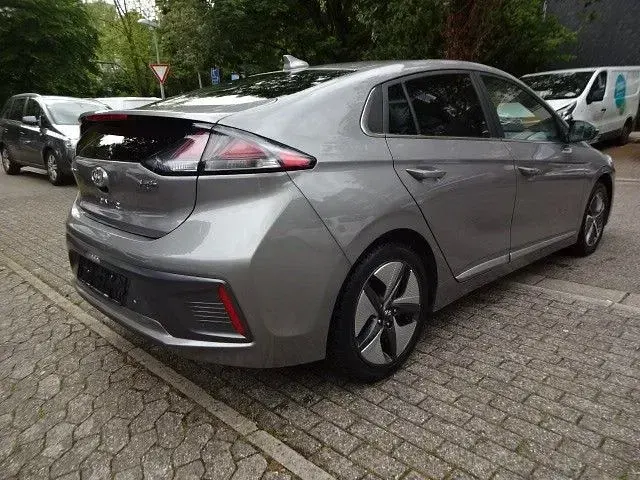 Gebraucht Hyundai Ioniq 141 PS (103 kW) 2022 Grau Kleinwagen