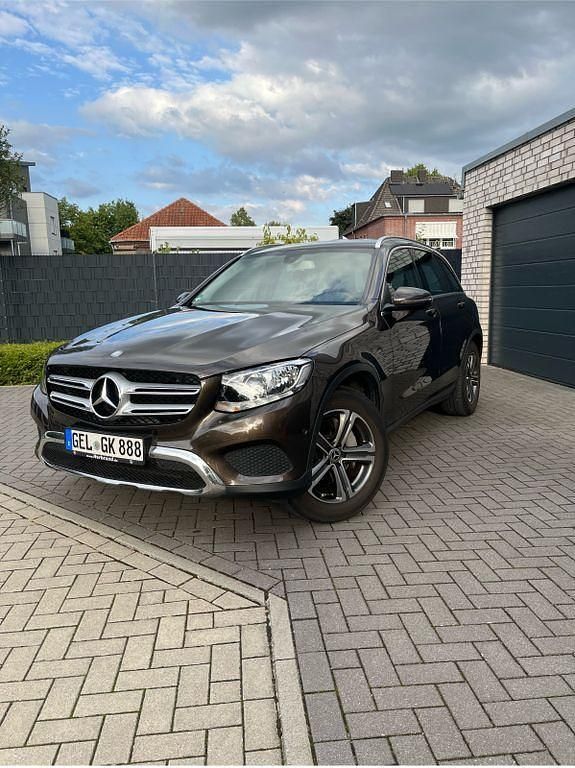 Braun Gebraucht 2017 Mercedes GLC250 Exclusive SUV | 21.900 € (Superpreis) - Bild 1/4