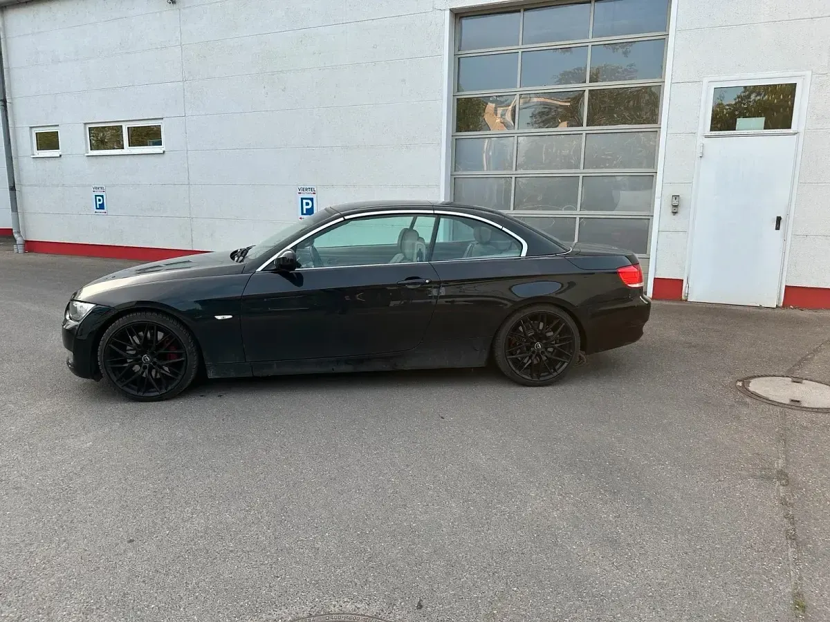 Gebraucht BMW 335 Cabriolet 306 PS (225 kW) 2009 Schwarz Cabrio