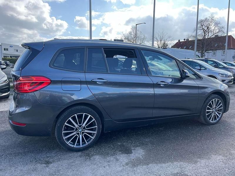 Gebraucht BMW 218 Advantage 136 PS (100 kW) 2021 Mineralgrau metallic Van / Kleinbus