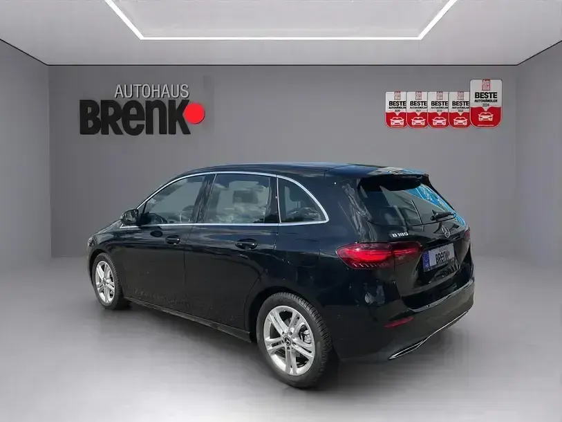 Gebraucht Mercedes B180 136 PS (100 kW) 2024 Nachtschwarz  unilack Kleinwagen