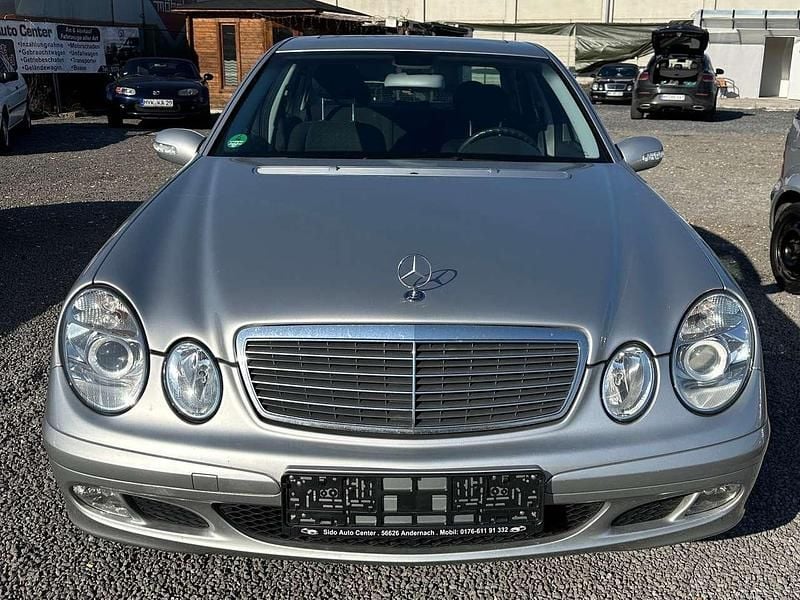 Silber Gebraucht 2002 Mercedes E240 Classic Limousine | 3.999 € (Guter Preis) - Bild 1/4
