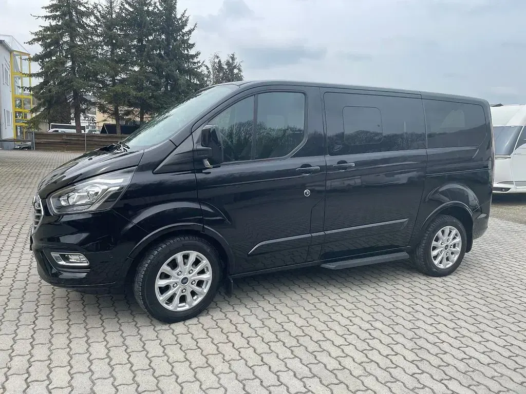 Gebraucht Ford Tourneo 150 PS (110 kW) 2022 Schwarz Van / Kleinbus