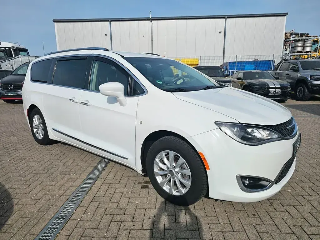 Usata Chrysler Pacifica 291 CV (214 kW) 2017 Bianco Monovolume