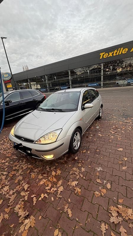 Silber Gebraucht 2002 Ford Focus Kleinwagen | 3.300 € (Teuer) - Bild 1/4
