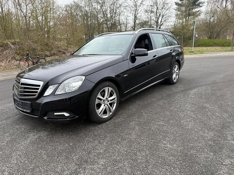 Gebraucht Mercedes E220 170 PS (125 kW) 2010 Schwarz Kombi