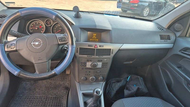 Gebraucht Opel Astra Edition 105 PS (77 kW) 2006 Blau Kombi