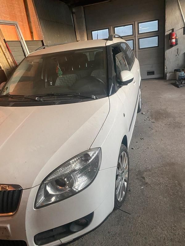 Weiß Gebraucht 2008 Skoda Fabia Kleinwagen | 999 € (Superpreis) - Bild 1/4